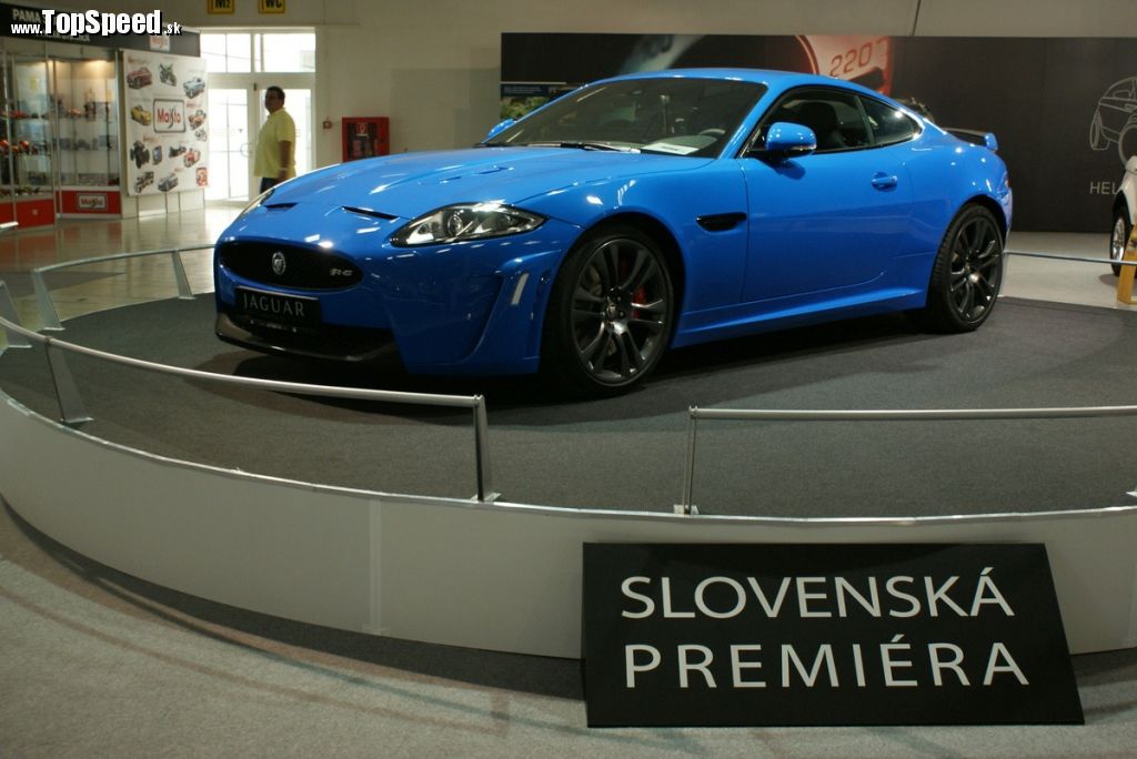 Jednou z najlepších premiér výstavy je superostrý Jaguar XK-RS