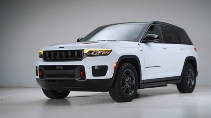 MODERNIZOVANÝ JEEP GRAND CHEROKEE UKRÝVA NAJVÄČŠIE PREKVAPENIE POD PREDNOU KAPOTOU