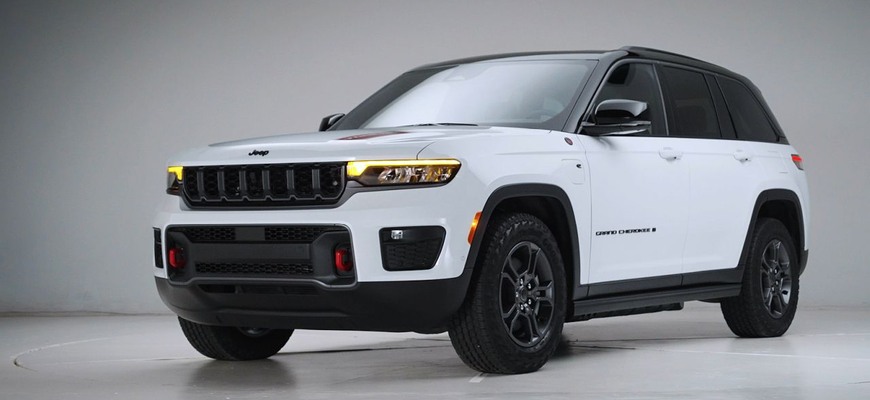 Modernizovaný Jeep Grand Cherokee ukrýva najväčšie prekvapenie pod prednou kapotou