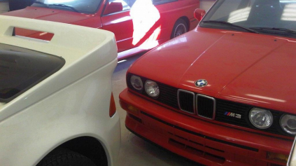 ZBERATEĽ NAŠIEL ÚPLNE NOVÉ BMW M3 E30, MERCEDES 190E EVO II A FORD RS200