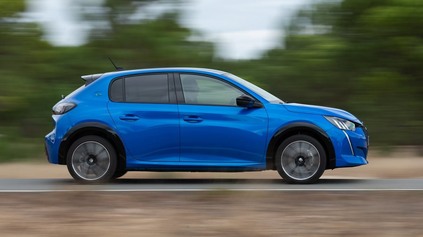 Peugeot predĺžil dojazd elektromobilov. Modely e-208 a e-2008 teraz zvládnu viac
