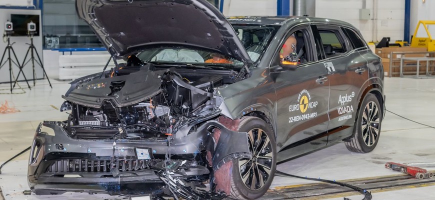 Renault Austral má za sebou tortúru v Euro NCAP. Vážnejšie nedostatky nemá, bral 5 hviezd