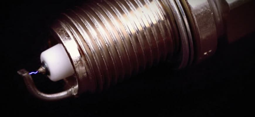 Spaľovacie motory môže zachrániť mikrovlnné zapaľovanie