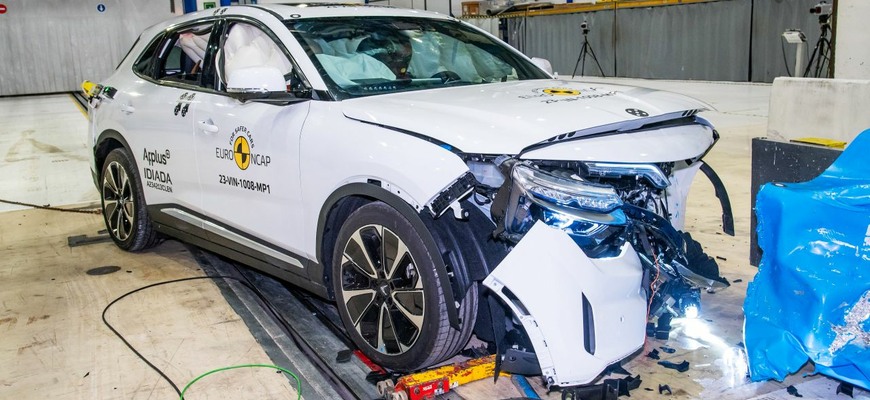 Vietnamská novinka VinFast VF8 v Euro NCAP párkrát zakopla, žiadna katastrofa sa ale nekoná