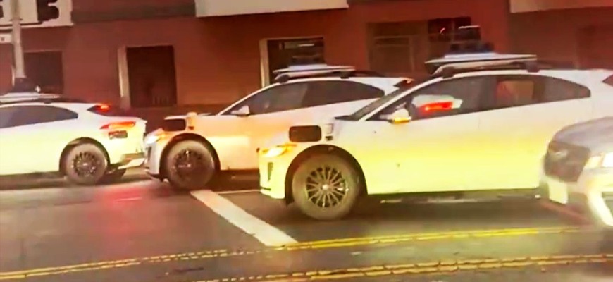 Ďalšia slabina robotických áut. V reálnej premávke ich prekvapivo zastavil tento drobný incident