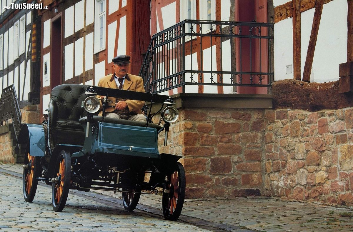 Prvý automobil Patent motorcar Lutzmann system z roku 1899 urobil z Opela druhého najstaršieho výrobcu áut v Nemecku.
 