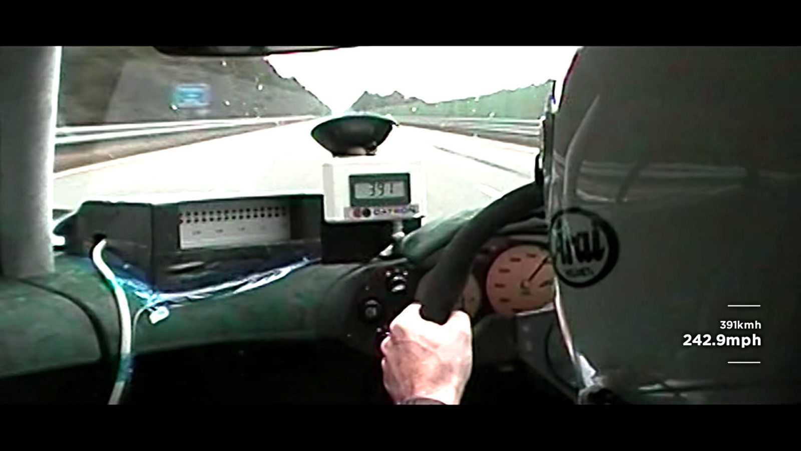 V roku 1998 išiel McLaren F1 rýchlejšie ako 390 km/h!