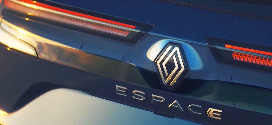 Renault Espace je skutočne späť. Francúzi si k novej generácii pomohli technickým trikom