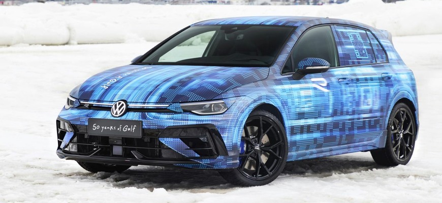 Ani to dlho netrvalo. Len pár dní po premiére faceliftu VW avizuje modernizovaný Golf R