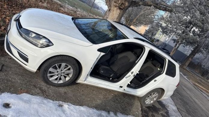 V noci ukradli dvere. Katalyzátory ani autorádiá už nefrčia?