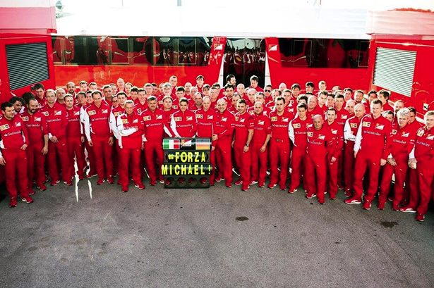 Tovaren Ferrari podporuje Michaela Schumachera