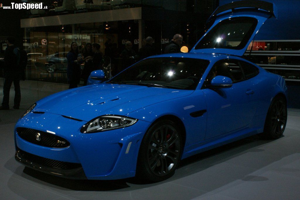 Jaguar XKR-S možno označiť ako super GT. Jednou nohou už v teritóriu superšportov.