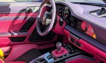 Najvzácnejšie nové Porsche 911 v krásnom odtieni, zvyšok vyzerá ako bombový útok na farby-laky