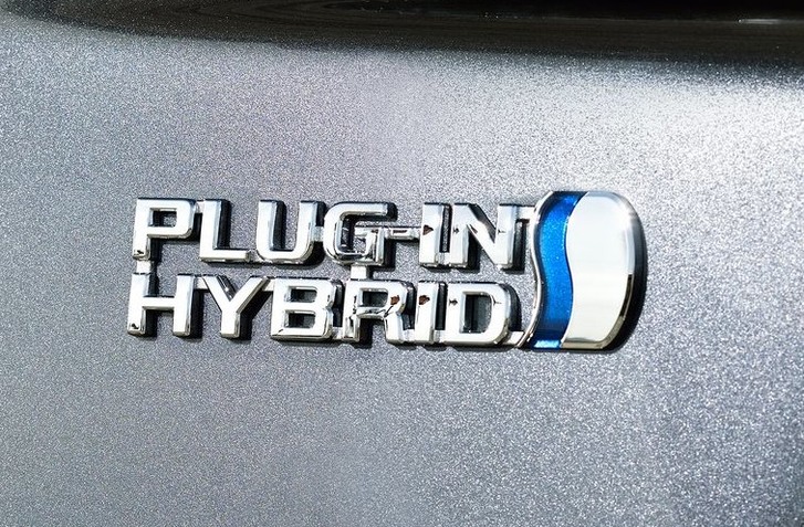 PLUG-IN HYBRIDY SÚ EKOLOGICKÉ KLAMSTVO, TVRDIA NEMCI