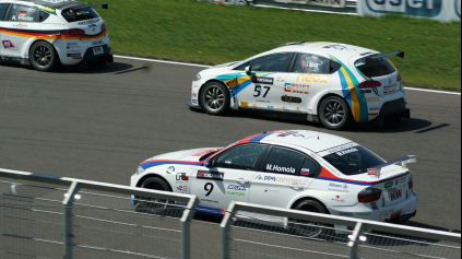 FOTOREPORT WTCC SLOVAKIA RING 1: DIANIE NA TRATI