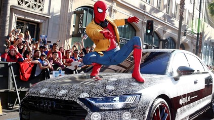 SPIDERMAN MUSÍ VRÁTIŤ KĽÚČE OD AUTA. SONY MU NAŠLO NÁHRADU ZA AUDI