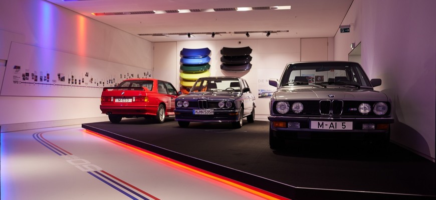 BMW M oslavuje 50 rokov aj v múzeu a centre BMW Welt, berte to ako tip na výlet