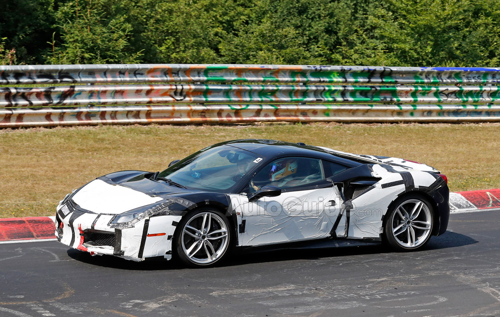 Testuje Ferrari 488 GTO?