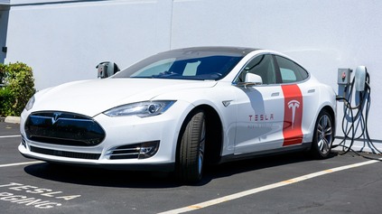 ROBOTAXI OD TESLY, UBER A AIRBNB. AUTOMOBILKA PLÁNUJE ZLÚČIŤ VŠETKY PRVKY SLUŽIEB DO JEDNEJ!