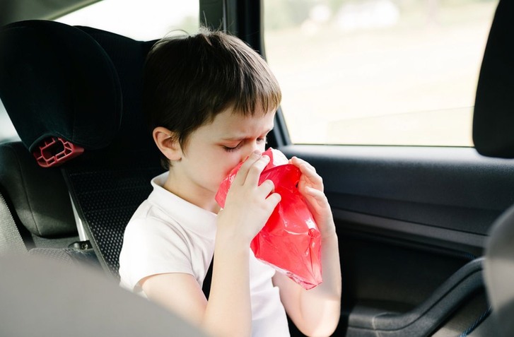 JE VÁM NEVOĽNO V ELEKTROMOBILE? VEDCI TVRDIA, ŽE TO NIE JE VÝMYSEL A PONÚKAJÚ VYSVETLENIE