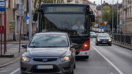 VODIČI AUTOBUSOV VÁS ZA TOTO NENÁVIDIA: CHYBY, KTORÉ OSOBÁKY ROBIA KAŽDÝ DEŇ