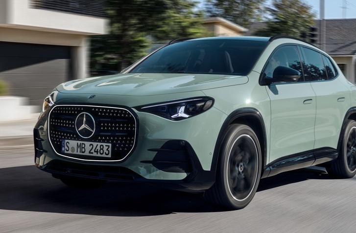 NOVÝ MERCEDES GLA NAHRADZUJE ELEKTRICKÉ EQA, NESKÔR DORAZIA AJ HYBRIDNÉ VERZIE