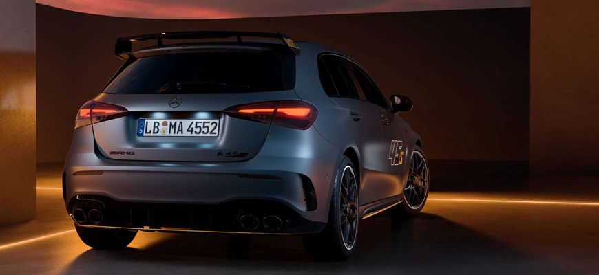 Mercedes-AMG A 45 S 4Matic+ mieri do finále. Rozlúči sa výraznou špeciálnou edíciou