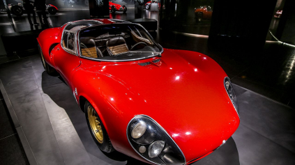 ORIGINÁLNA ALFA ROMEO 33 STRADALE OSLAVUJE 50-TKU