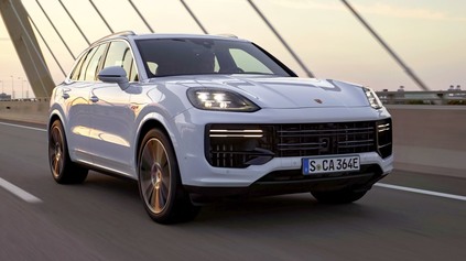 HISTORICKY NAJVÝKONNEJŠIE PORSCHE CAYENNE OFICIÁLNE. TURBO E-HYBRID MÁ AŽ 739 KONÍ