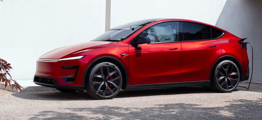 Nová Tesla Model Y Performance odhalená. Lepšia baterka, na stovke ako 911 GT3 a slovenská cena!