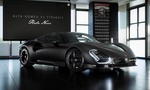 Alfa Romeo vyrobilo jedinú 33 Stradale bez farby. Celá karoséria ukazuje matný karbón
