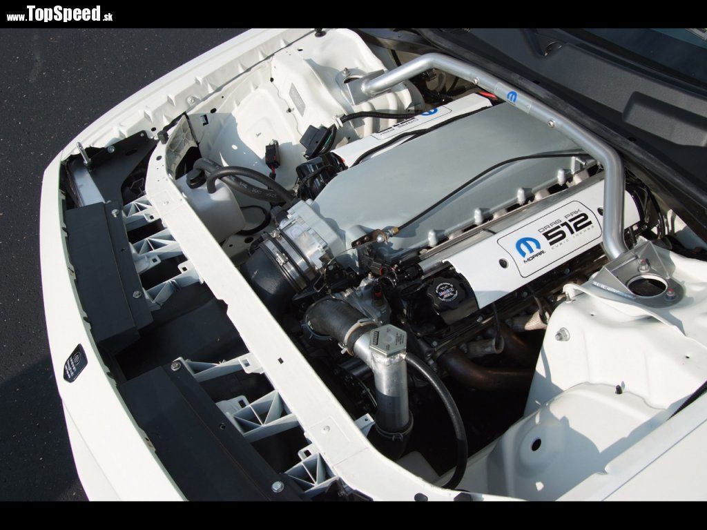 Dodge Challenger Mopar Drag Pak je jediný fabrický drag car s motorom V10