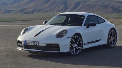 Modernizované Porsche 911 Carrera T je späť. Odľahčené a výlučne s manuálnou prevodovkou!