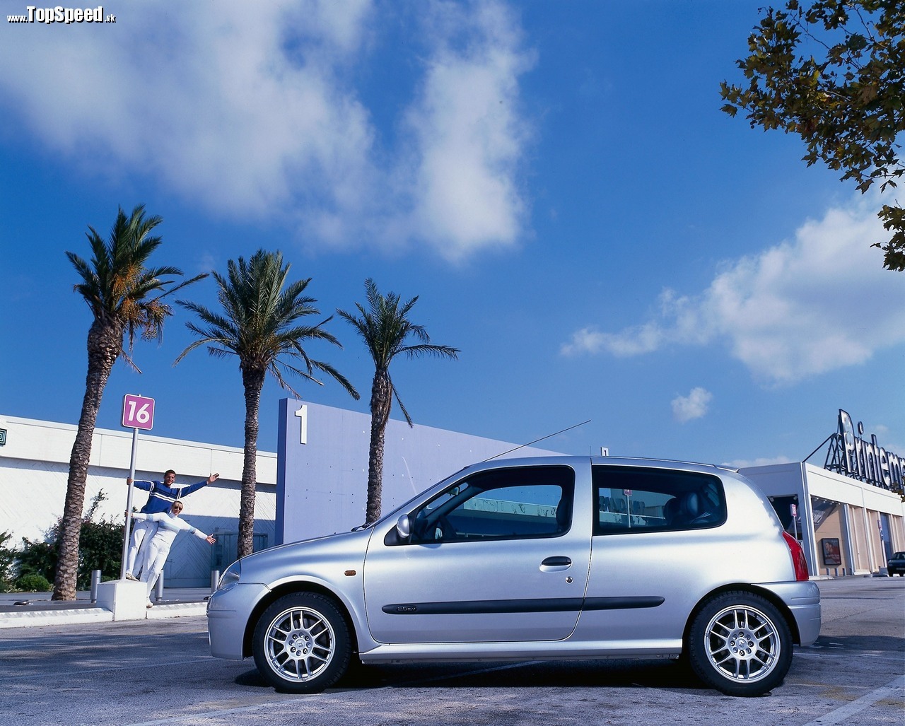 Renault Clio Sport 2.0 16V nás všetkých potešil v roku 2000