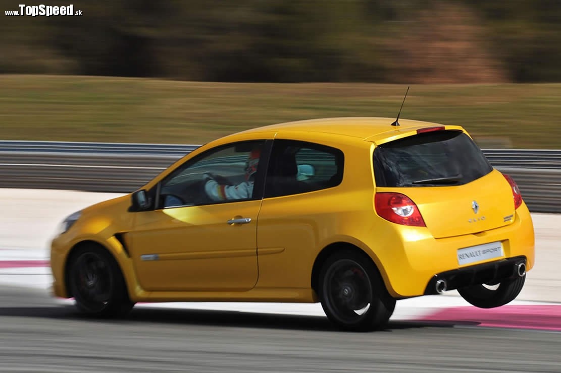 Clio III Renault Sport sa už stalo pevnou súčasťou ponuky a žijúcou legendou medzi hothatchmi. V ponuke bolo ako RS197 pred modernizáciou a zatiaľ aktuálne RS203.