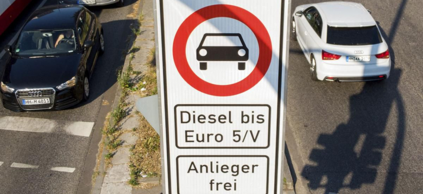 Berlín zakázal vjazd naftových áut do ulíc. Neprejdú ani tie s Euro 5