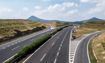 Musia zbúrať novú diaľnicu, lebo nepostavili tunel. S týmto naši susedia nepočítali