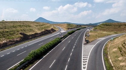 MUSIA ZBÚRAŤ NOVÚ DIAĽNICU, LEBO NEPOSTAVILI TUNEL. S TÝMTO NAŠI SUSEDIA NEPOČÍTALI