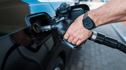 TANKOVANIE PO HRDLO KAZÍ AUTÁ! PREČO „PRECVAKÁVANIE“ PIŠTOLE NIE JE DOBRÝ NÁPAD?