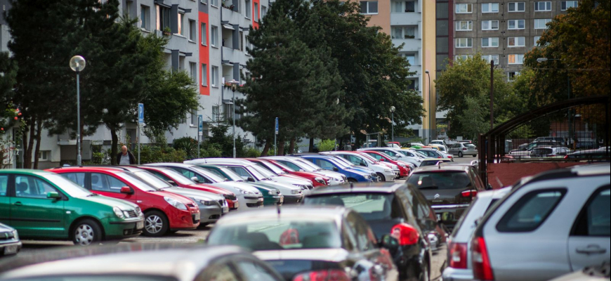 V Bratislave začína nová parkovacia politika. CéPéčkárov nepoteší.