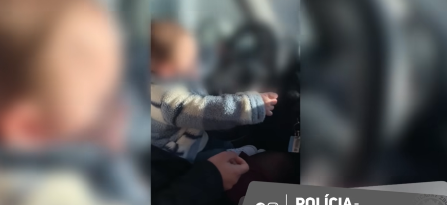 Video: Vodička nechala šoférovať batoľa, hrozí jej pokuta od polície