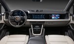 Takto vyzerá interiér Porsche Cayenne po facelifte. Na palubnej doske sa objavil tretí displej