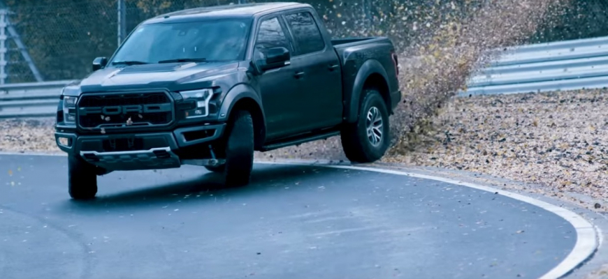 Nečakaný drift na Nürburgringu. S Ford Raptor!