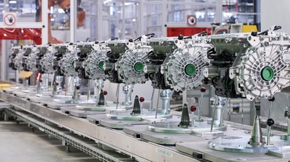 OHROZENÁ PRODUKCIA ELEKTROMOBILOV! ČÍNA ZASTAVILA EXPORT KĽÚČOVÝCH SUROVÍN