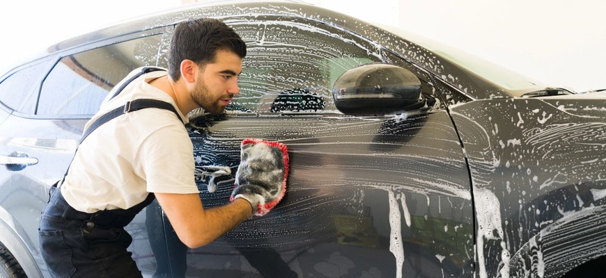 Najčastejšie chyby pri umývaní auta: Robíte ich aj vy?
