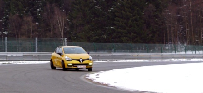 Rýchle rande s Caroline v Renault Clio R.S.