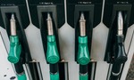 Zbavíme sa čerpačiek s naftou? Dostane vás, koľko elektronabíjačiek by najskôr museli postaviť!