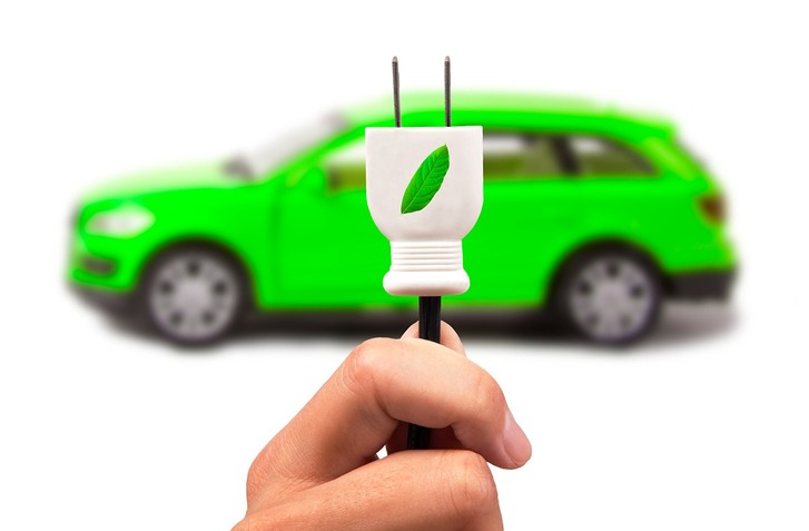 NOVÁ DAŇ NA VYBRANÉ AUTÁ?! ZMENILI ROZHODNUTIE, ZDRAŽOVANIE ČÍNSKYCH ELEKTROMOBILOV NA SPADNUTIE