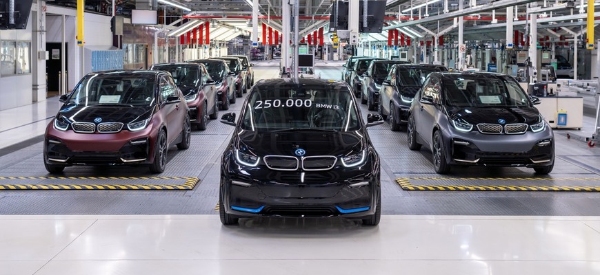 BMW i3 sa po deviatich rokoch a 250 tisícoch vyrobených kusoch lúči edíciou HomeRun