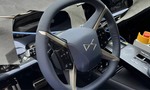 Nový elektrický crossover DS 8 dostane takto extravagantný interiér. Nie je to už príliš?